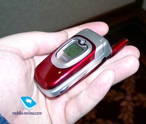 В Японии выпущен самый маленький телефон Pic5-1