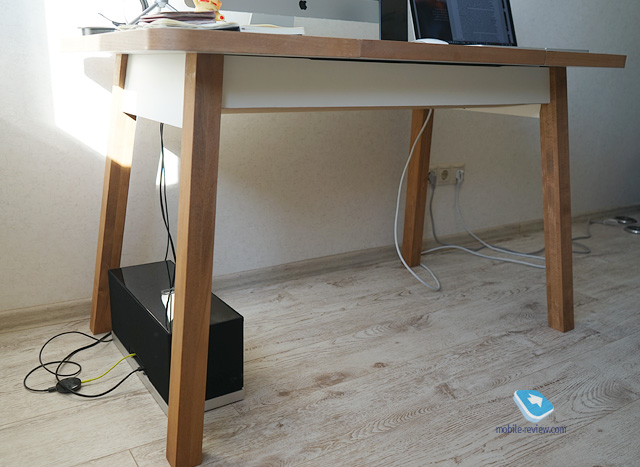  Woodframe Desk