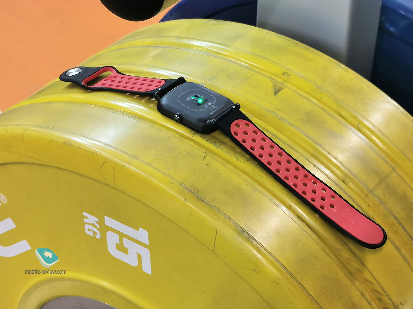 Review of the fitness bracelet Amazfit Band 5 - small, but remote!