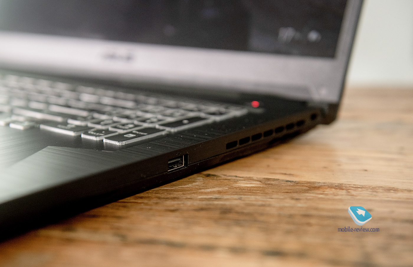 Review Asus TUF Gaming A17 Notebook (FX-706IU)