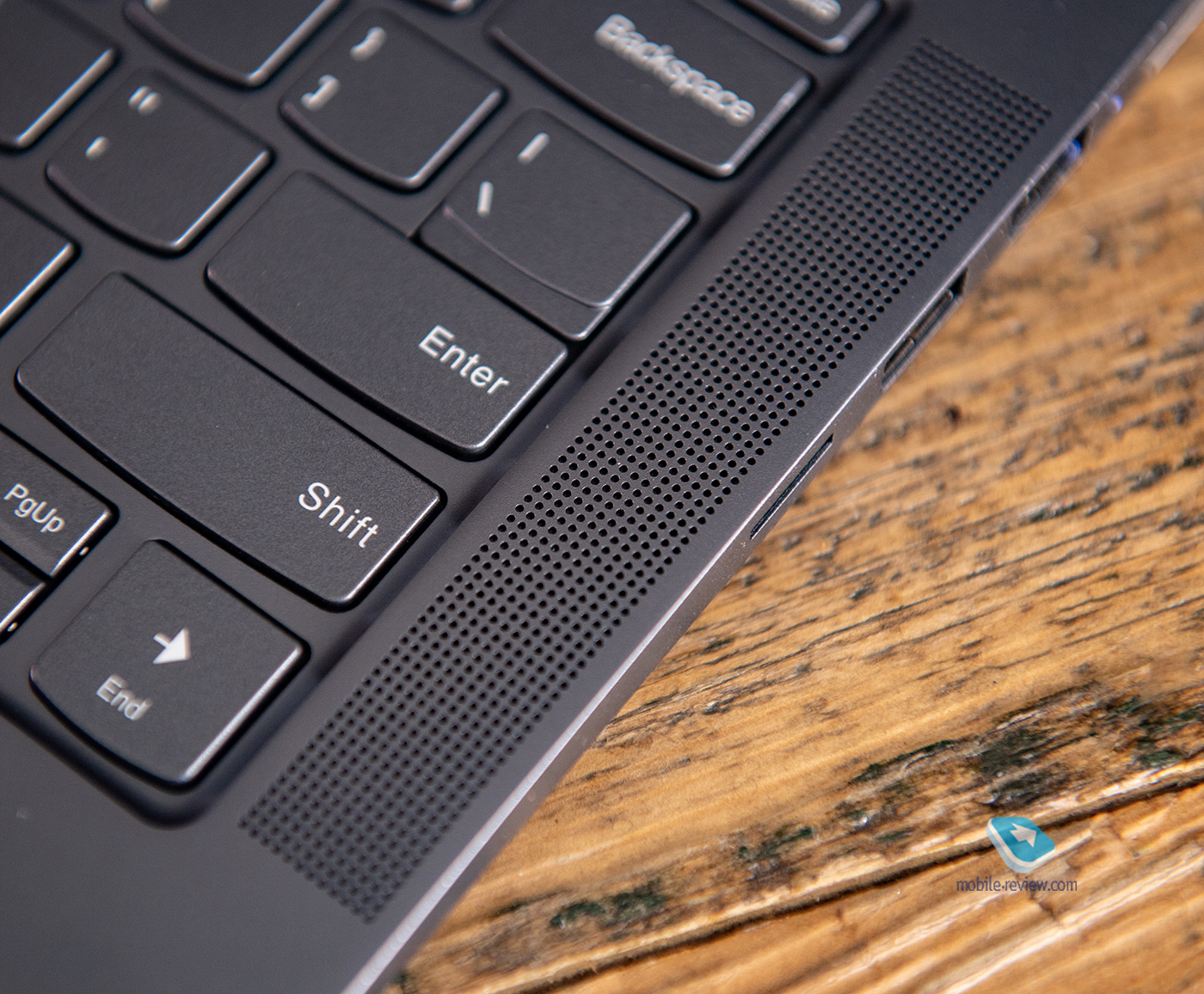Review Lenovo Yoga Slim 7 14 (14ARE05) Notebook
