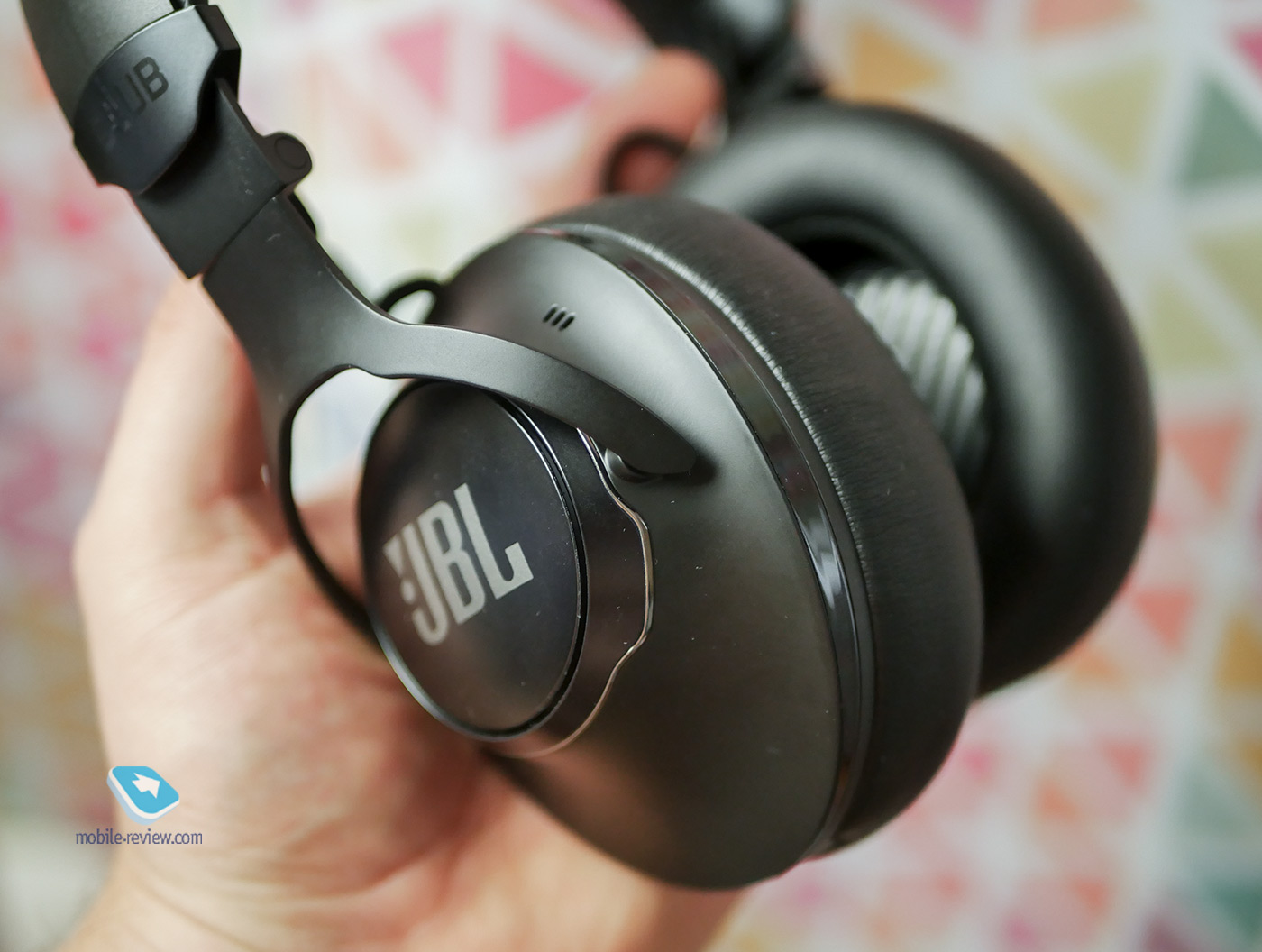 Review of full-size JBL Club 950NC headphones