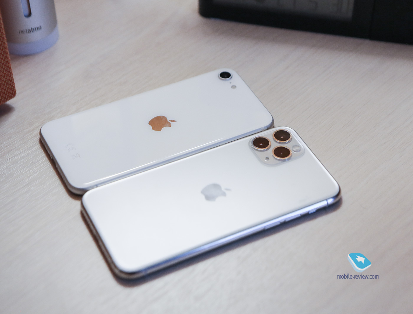   Apple iPhone SE 2020