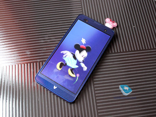 Fujitsu Docomo F-07E Disney Mobile