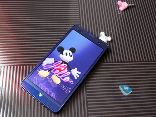 Fujitsu Docomo F-07E Disney Mobile