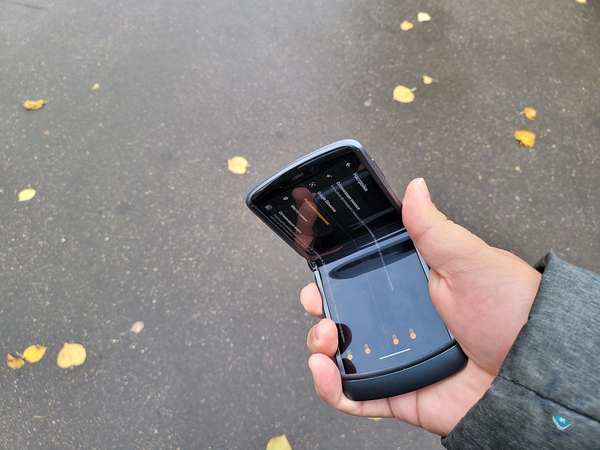 Moto RAZR 5G clamshell review (2020, XT2071-3)