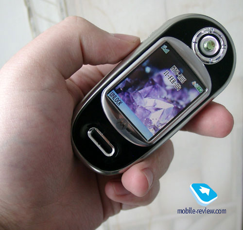 http://www.mobile-review.com/review/image/motorola/v80/pic12.jpg