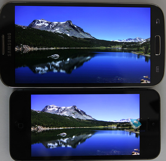   Samsung Galaxy S IV  Apple iPhone 5