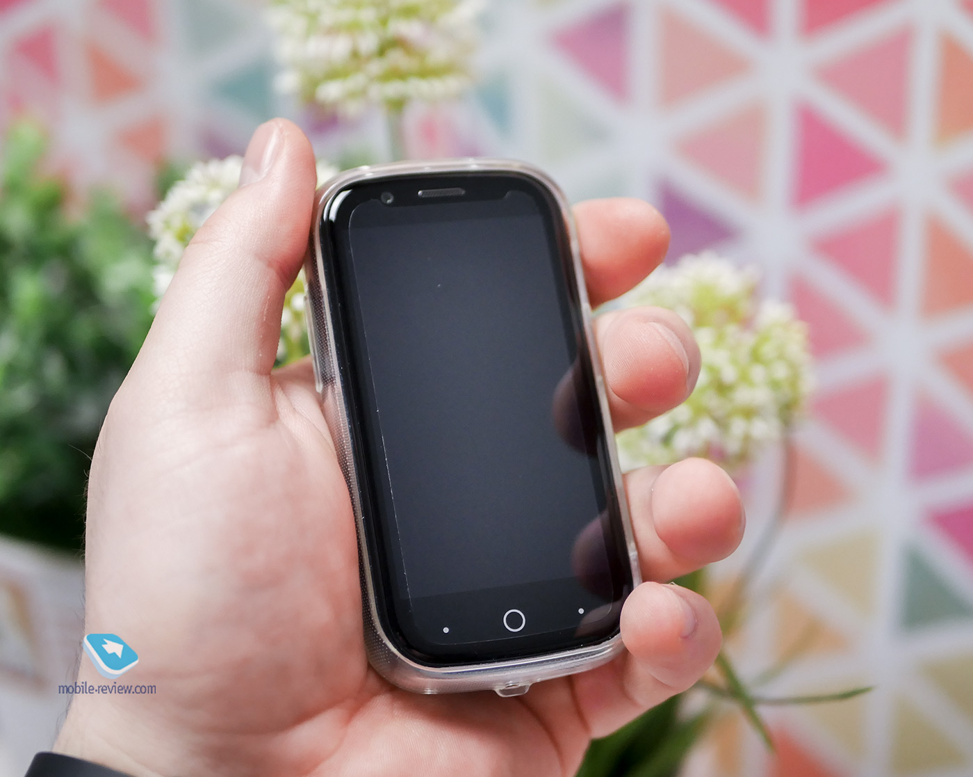 Review of the world's smallest smartphone - Unihertz Jelly 2
