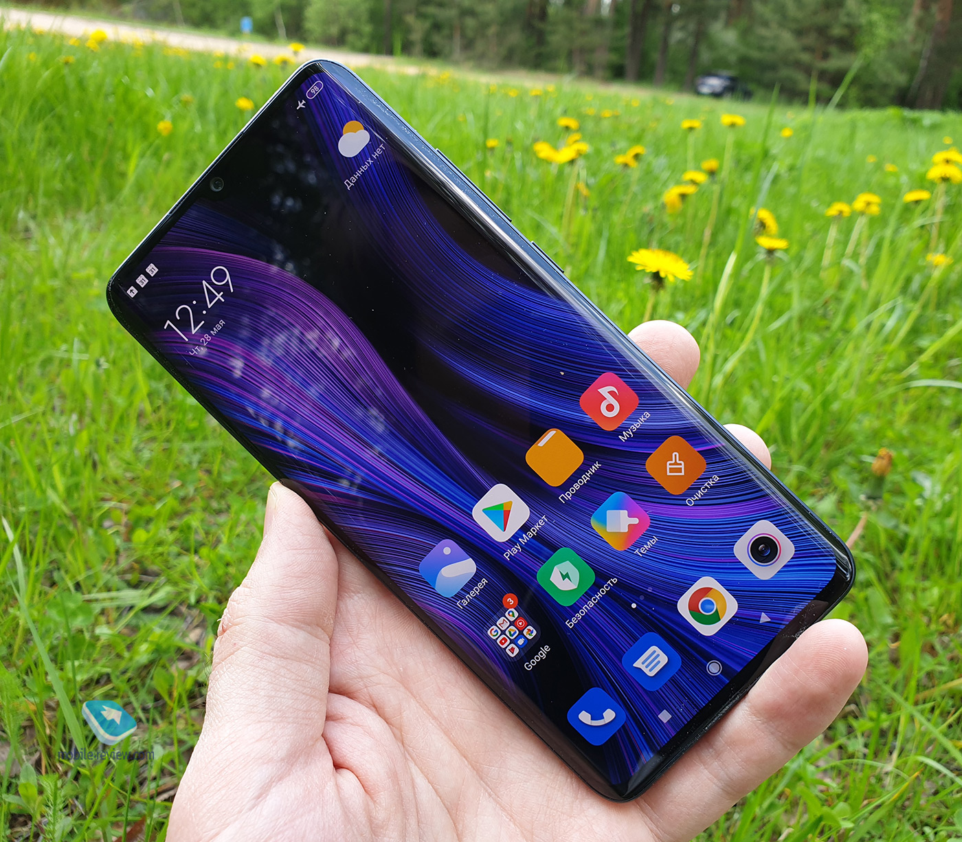 New items in May: 5 best smartphones of the month and 1 how not to do it