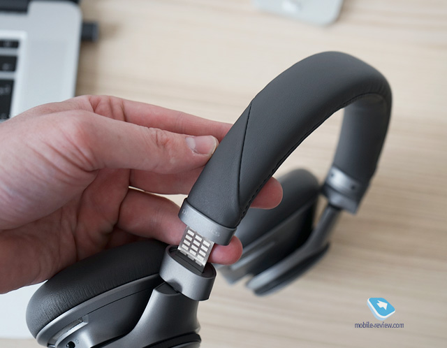 Plantronics BackBeat Pro +
