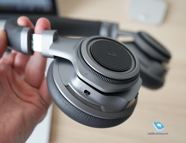 Plantronics BackBeat Pro +