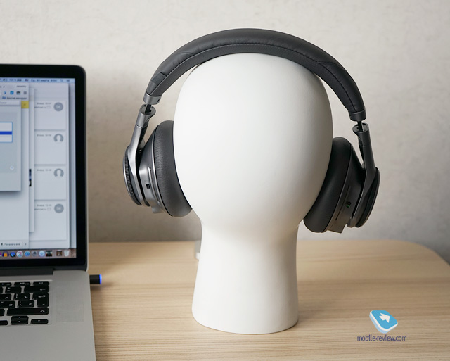 Plantronics BackBeat Pro +