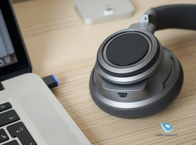 Plantronics BackBeat Pro +
