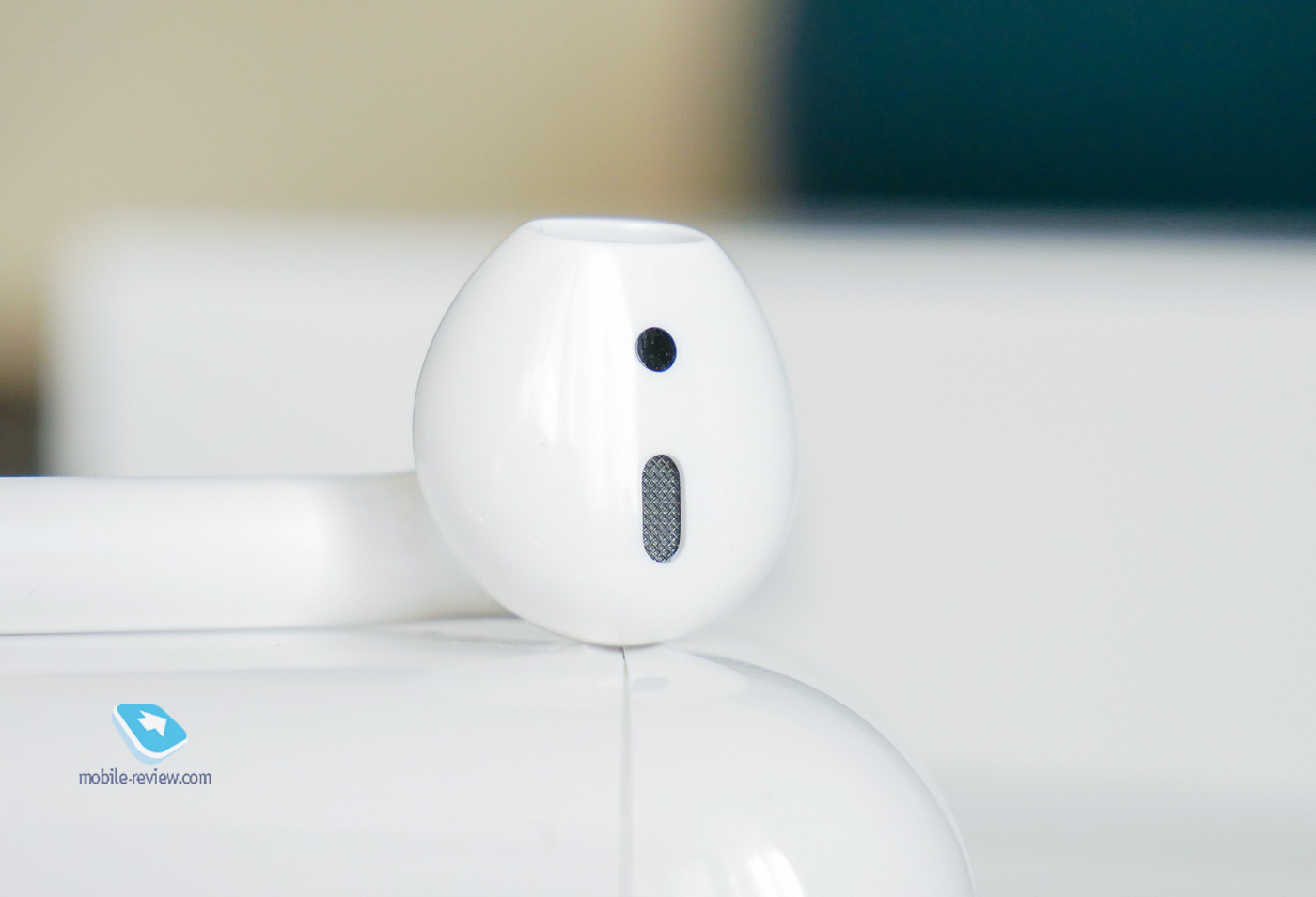   Apple AirPods  