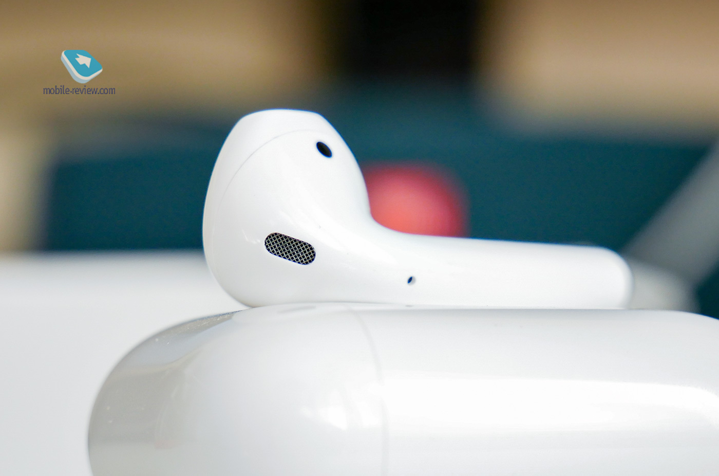   Apple AirPods  