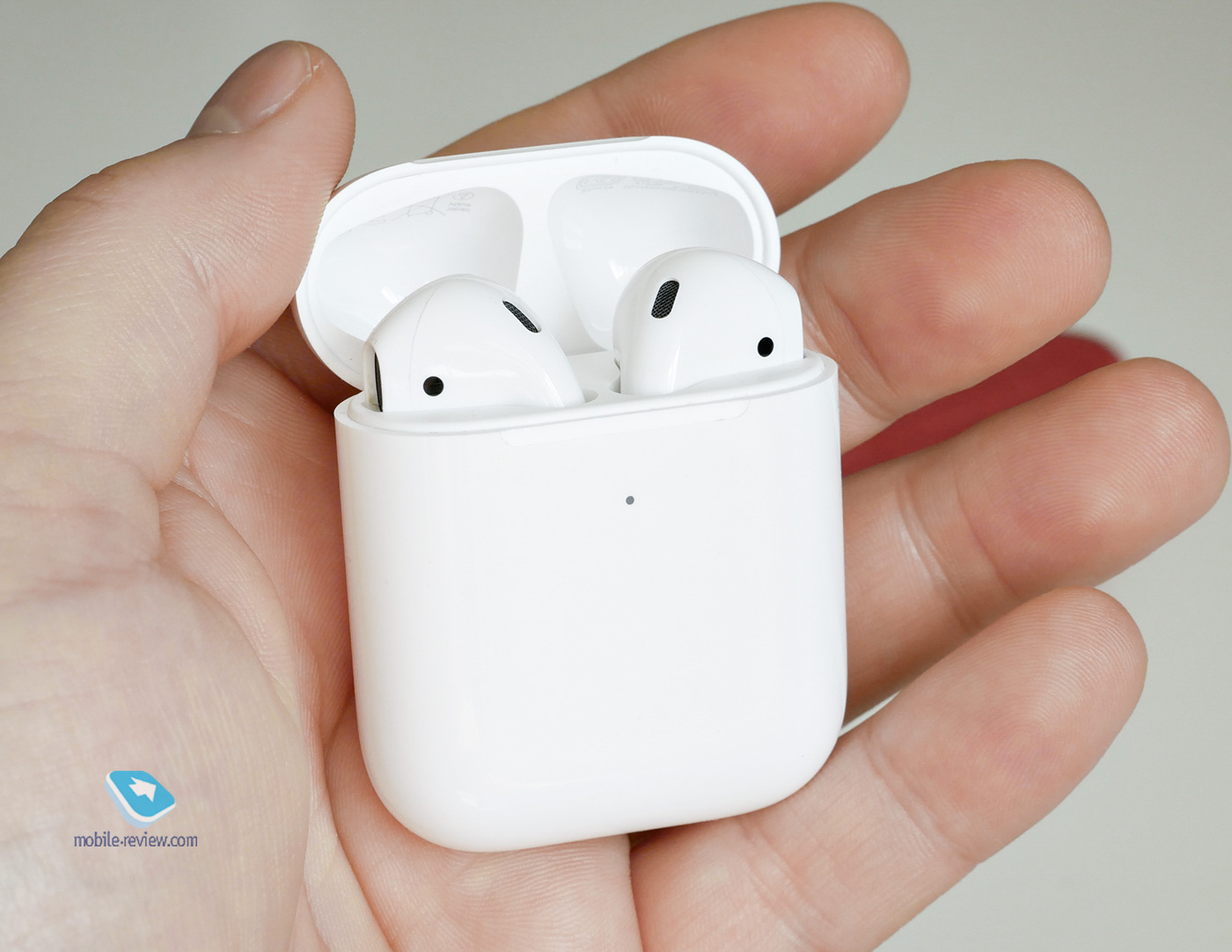   Apple AirPods  