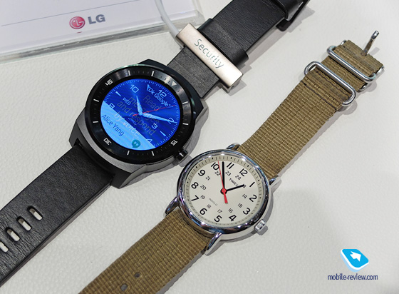 IFA 2014.  LG G Watch R