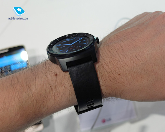 IFA 2014.  LG G Watch R