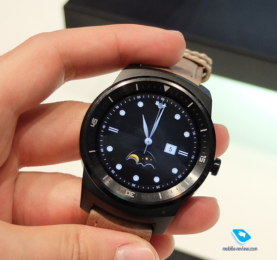 IFA 2014.  LG G Watch R