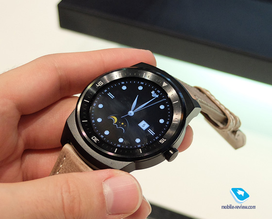 IFA 2014.  LG G Watch R