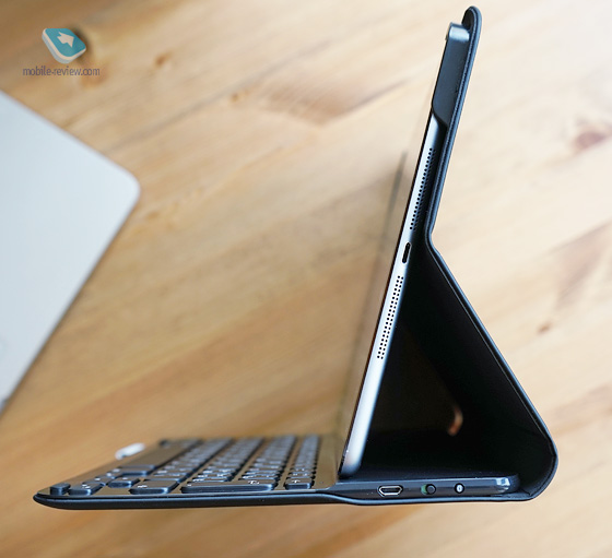 Logitech Ultrathin Keyboard Folio  iPad Air