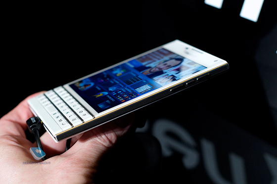  Blackberry Passport