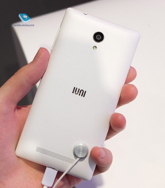 MWC 2015. Gionee S7  IUNI U3 mini