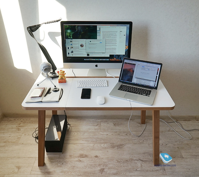  Woodframe Desk