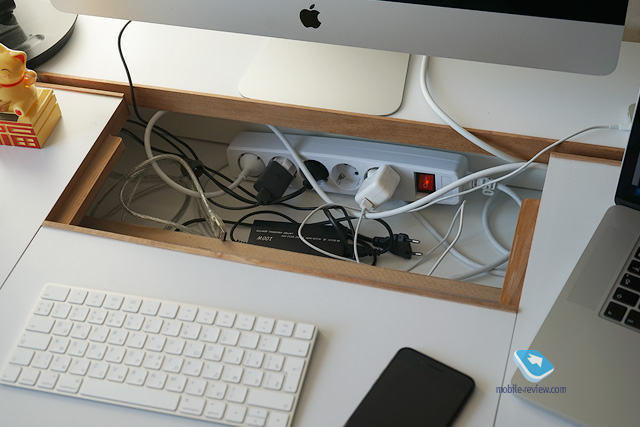  Woodframe Desk