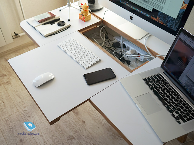  Woodframe Desk