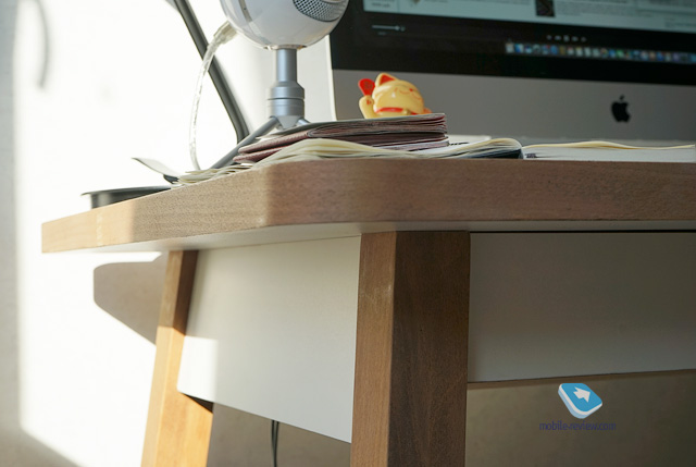  Woodframe Desk