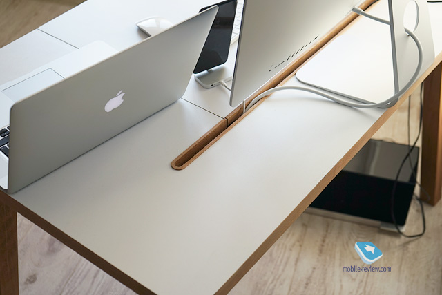  Woodframe Desk