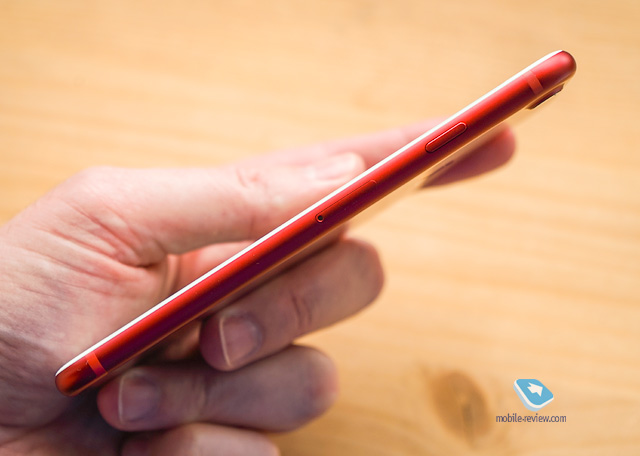 iPhone 7  iPhone 7 Plus (PRODUCT)RED:  