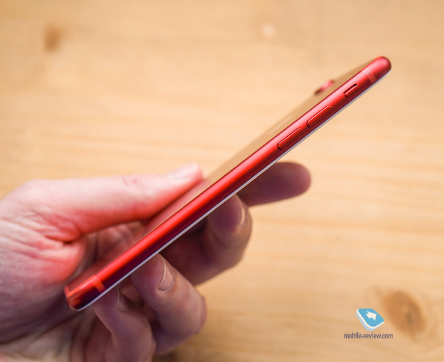 iPhone 7  iPhone 7 Plus (PRODUCT)RED:  