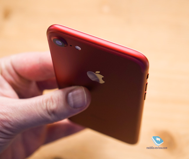 iPhone 7  iPhone 7 Plus (PRODUCT)RED:  