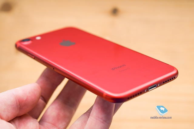 iPhone 7  iPhone 7 Plus (PRODUCT)RED:  