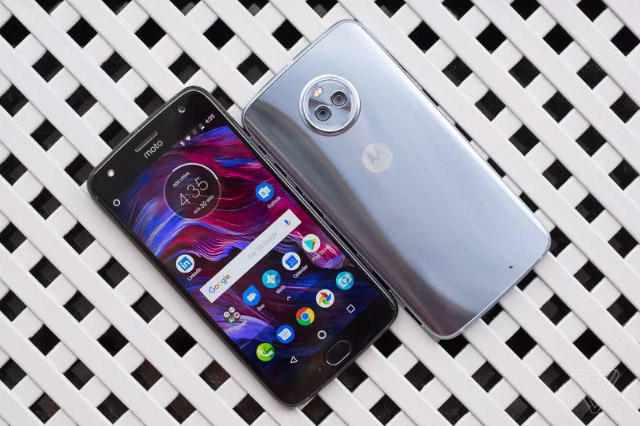 IFA 2017. Moto X4.  