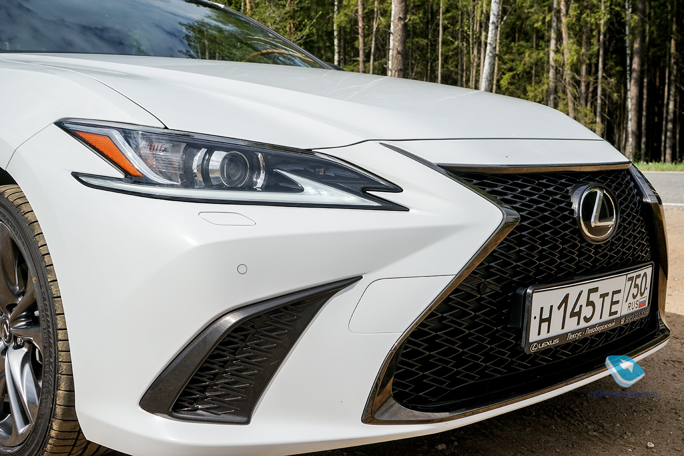   14.  Lexus ES350 F Sport