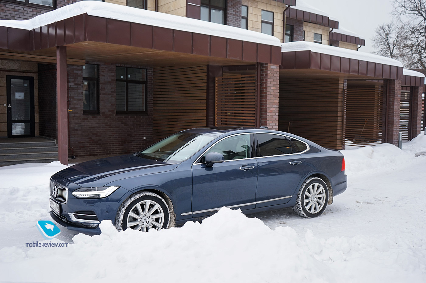   2.  Volvo S90