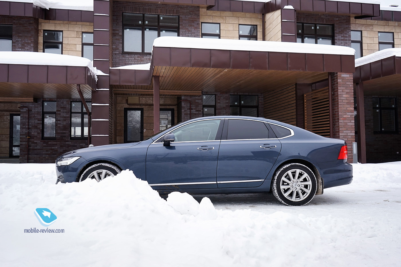   2.  Volvo S90