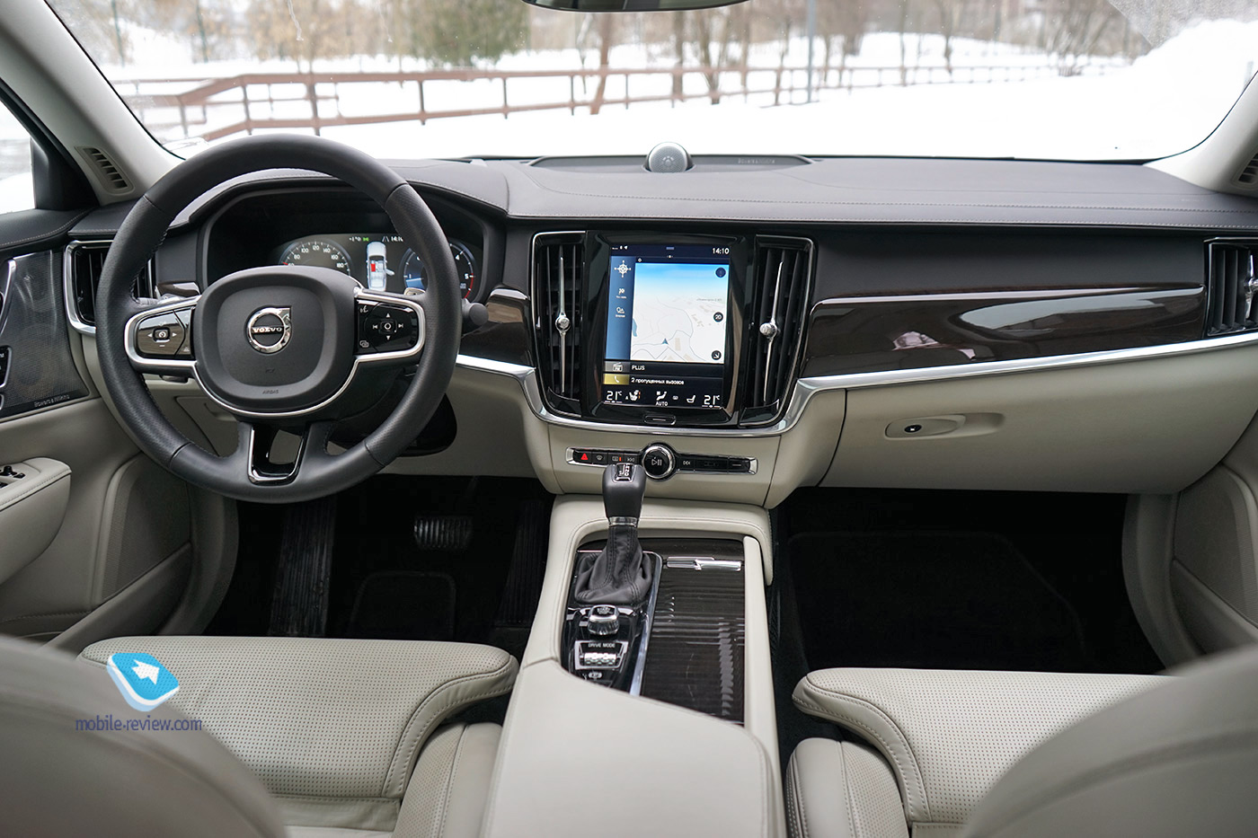   2.  Volvo S90