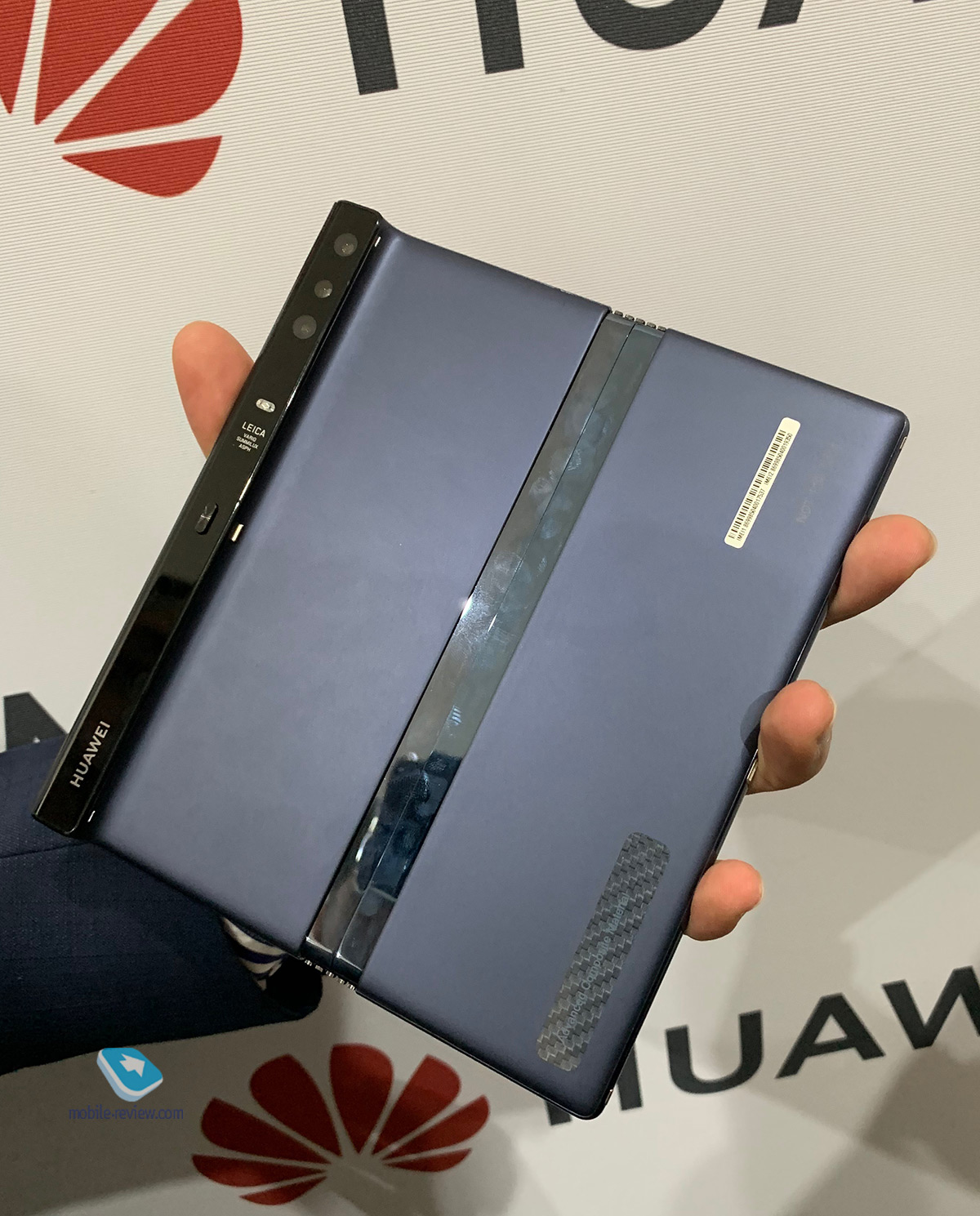 Samsung Fold  Huawei Mate X      