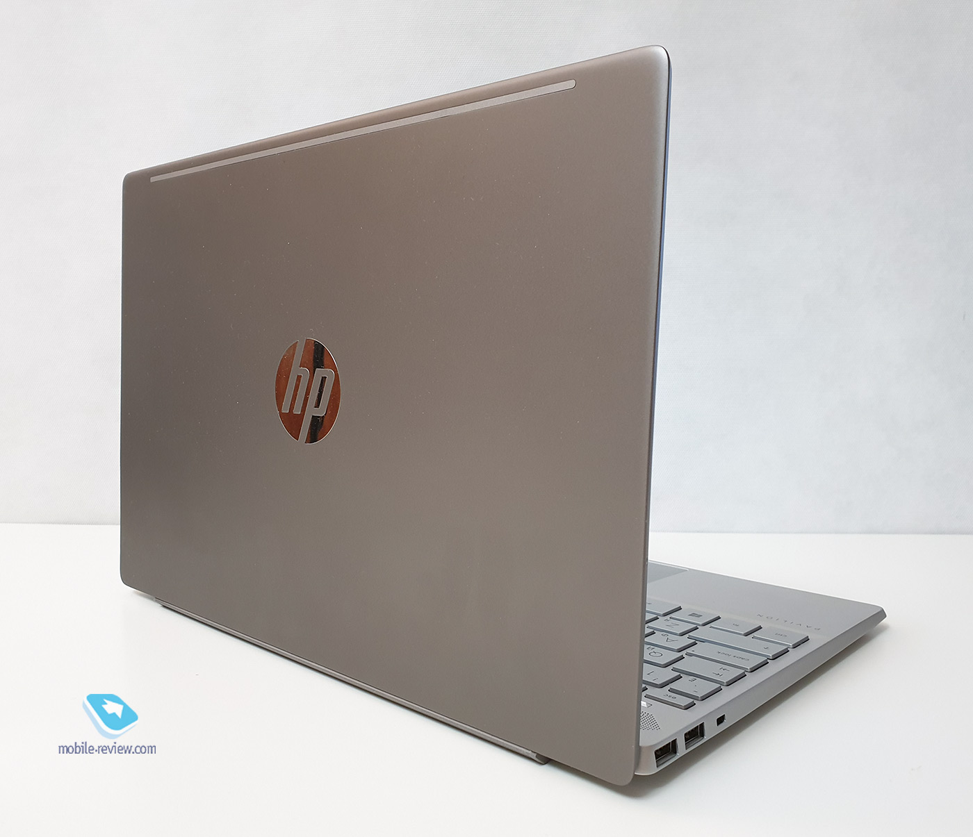  MacBook Air,   2  : HP Pavilion 13-an0035ur