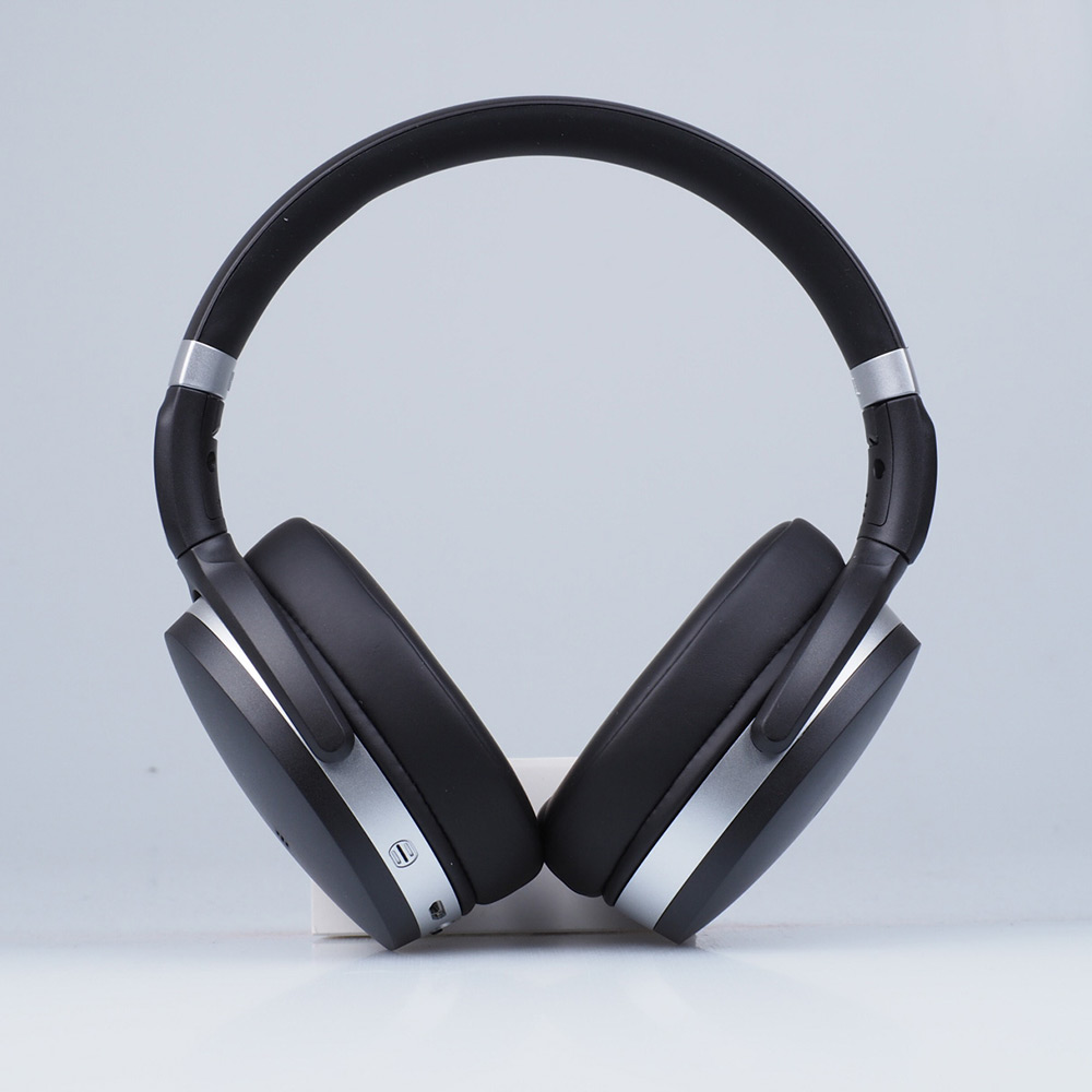         .   Sony MDR-ZX780DC