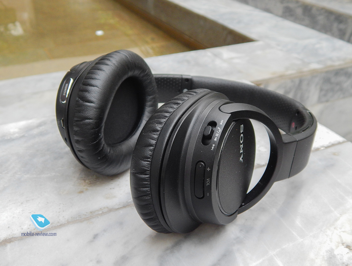         .   Sony MDR-ZX780DC