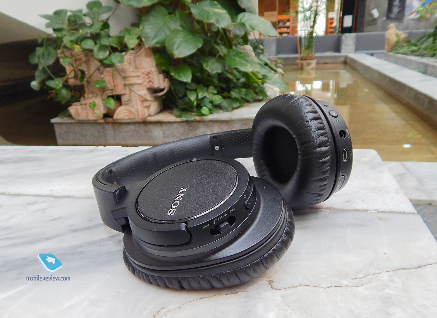         .   Sony MDR-ZX780DC