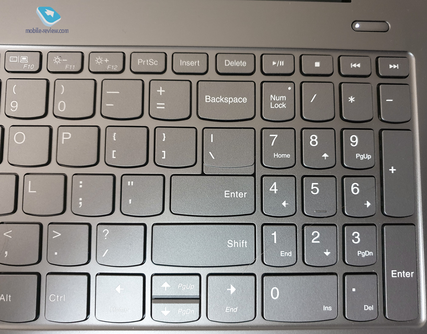   : Lenovo Yoga S740