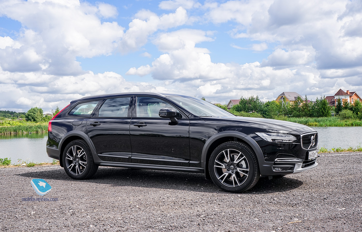  Volvo V90 Cross Country.   