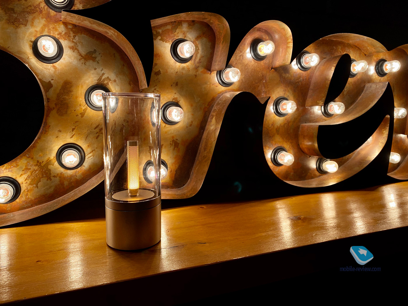  Xiaomi Yeelight Candela:    Bluetooth  